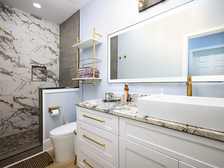 1515 W Kings Hwy — Photo 24