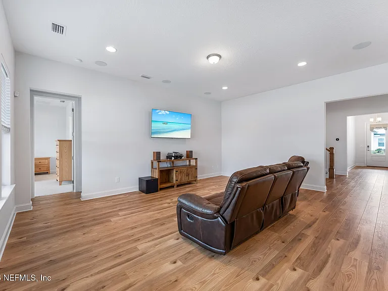 281 Pine Grove Point — Photo 4