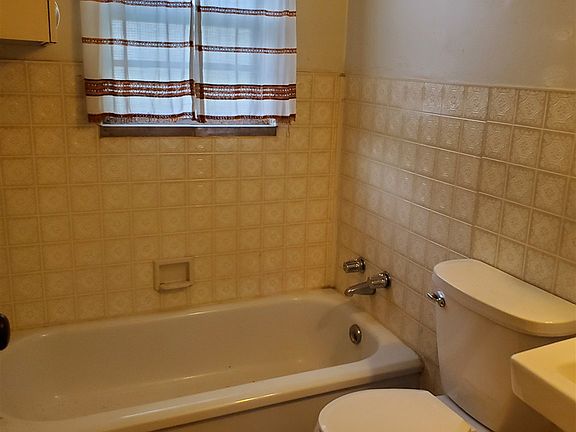 4th image of 2200 W 11th St