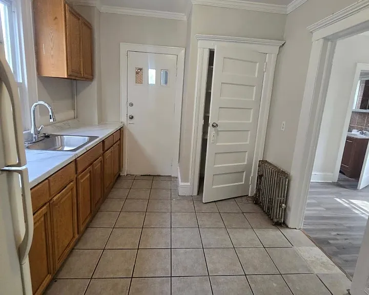 54 Princeton St #2L — Photo 8