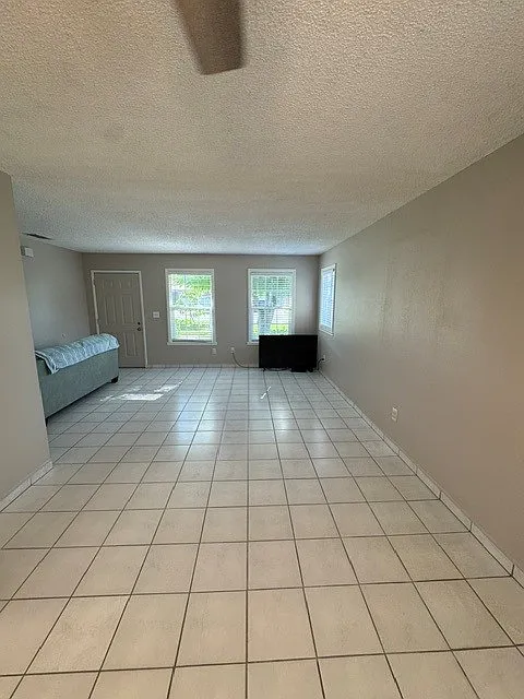 3 bed, 1143 sqft, $2,500 — Photo 2