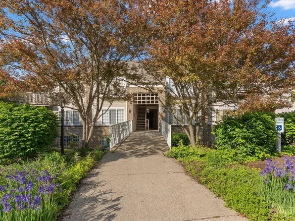 9830 Regatta Dr, Cincinnati, OH 45252