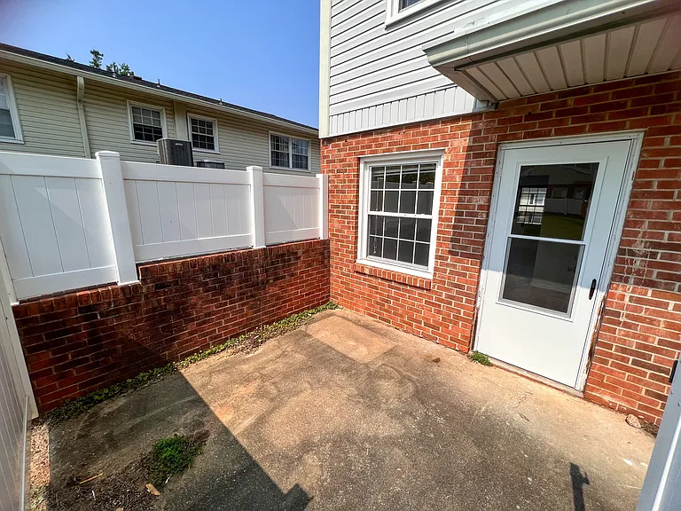 4746 Champion Ct — Photo 9