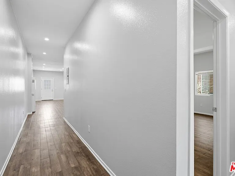 171 E 35th St #173-1/2 — Photo 4