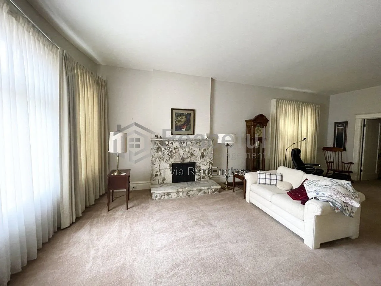 5 bed, 3.0 bath, 2700 sqft, $5,000 — Photo 2