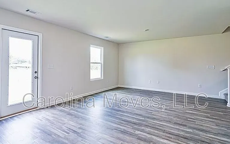 523 Springtime Ln — Photo 15