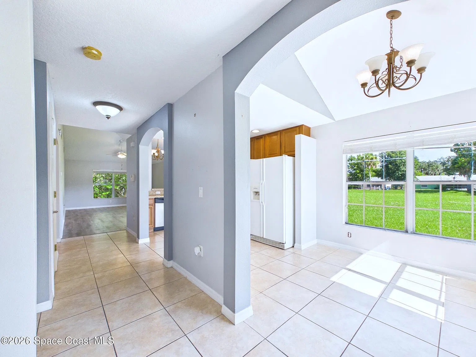 3 bed, 2.0 bath, 1918 sqft, $1,800 — Photo 2