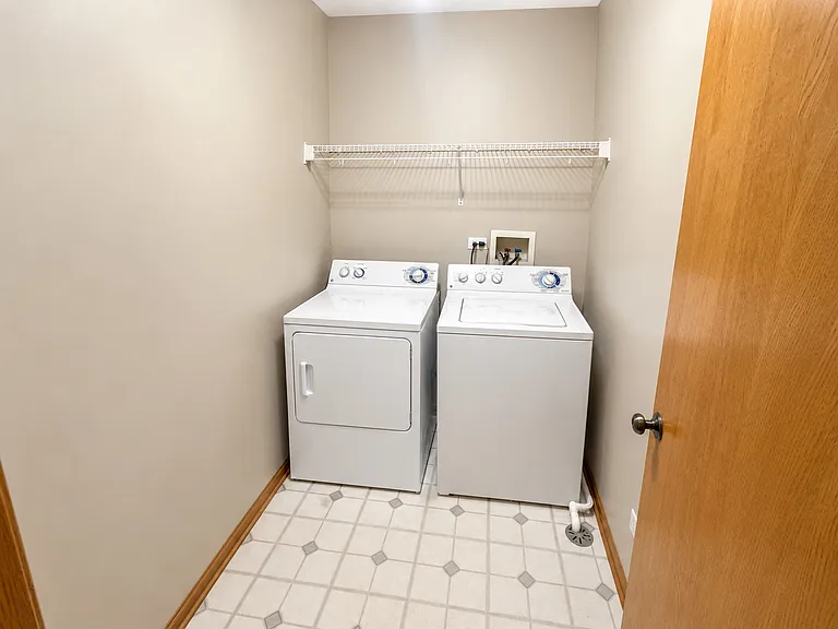 647 W Jonathan Dr — Photo 8