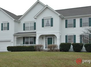 1023 Fairhills Dr, Dundee, IL 60118