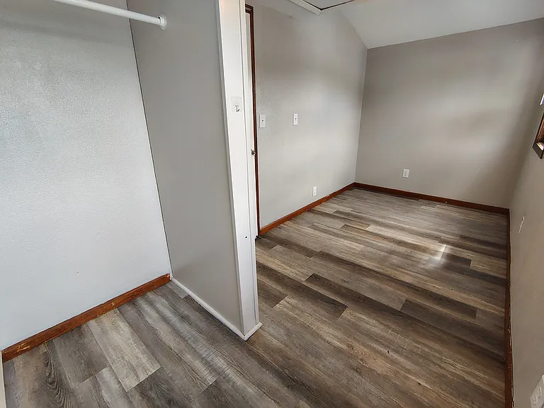 4719 Illinois St — Photo 10