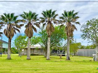 503 N 16th St, Port O Connor, TX 77982