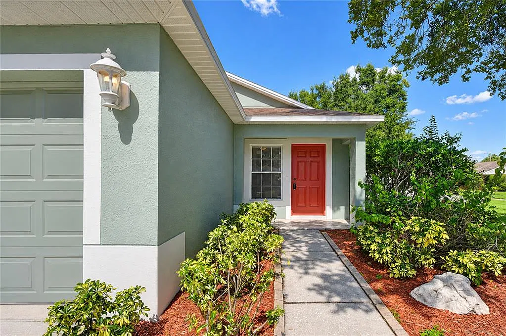 3 bed, 2.0 bath, 1340 sqft, $2,350 — Photo 2