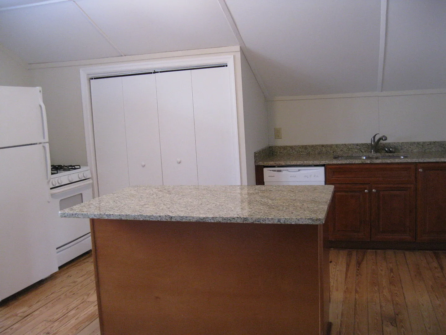 710 Virginia Ave — Photo 2