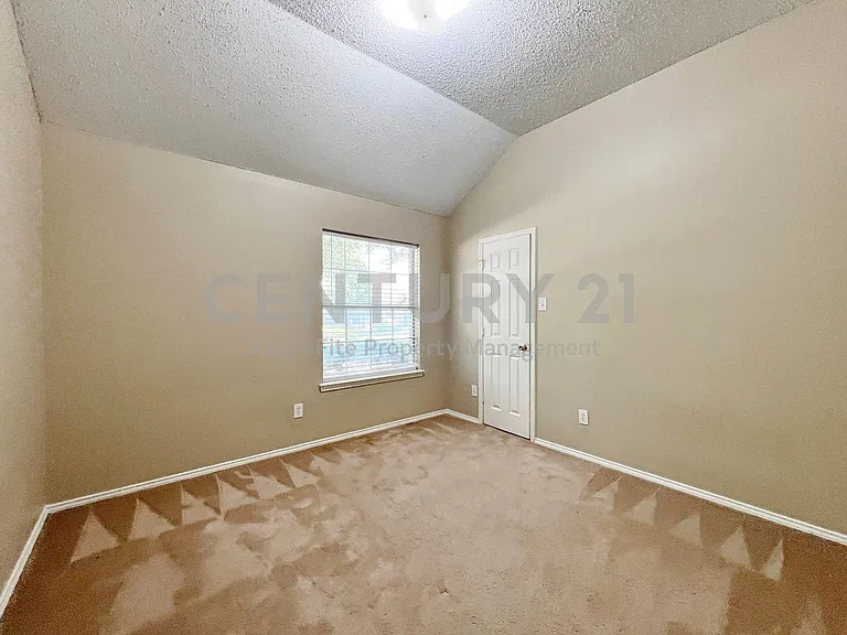 7700 Glenoaks Dr — Photo 19