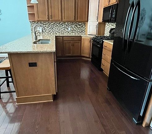 4th image of 283 Carriage Path Ct