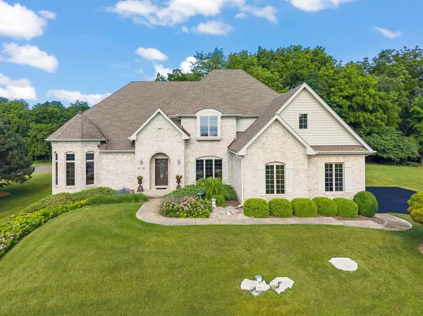 41W102 Oak Hills Ct, Elburn, IL 60119