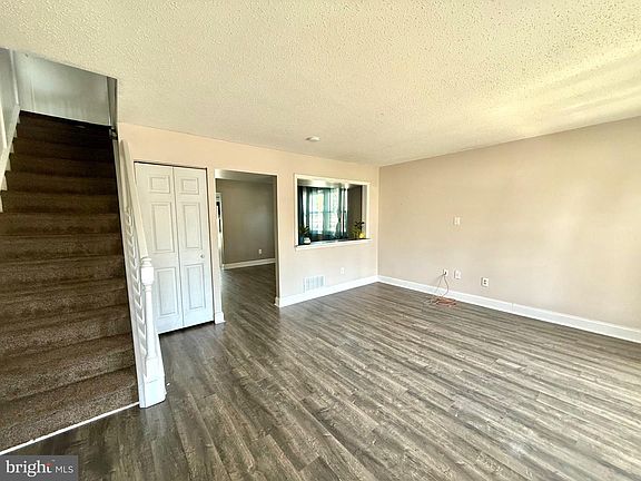 5th image of 22 Berks Ct
