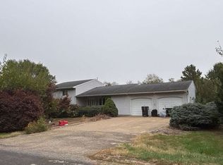 13751 Glenmar Dr, Pekin, IL 61554
