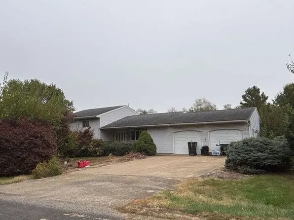 13751 Glenmar Dr, Pekin, IL 61554