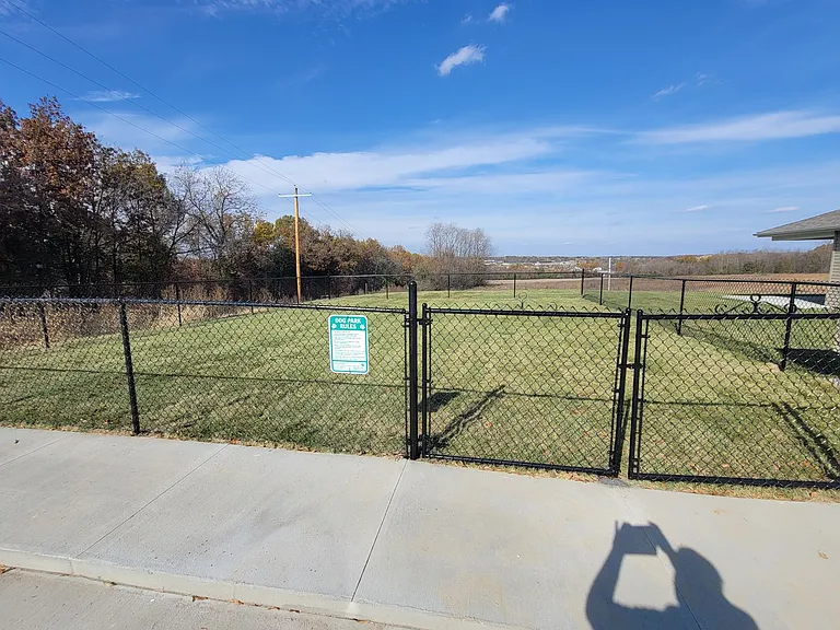 100 Whispering Meadows Dr — Photo 3