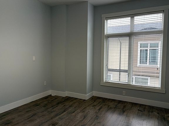 5th image of 1308 Rutland Rd N Unit 15