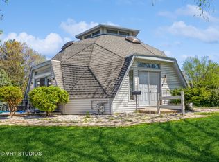 1415 Logan St, Schaumburg, IL