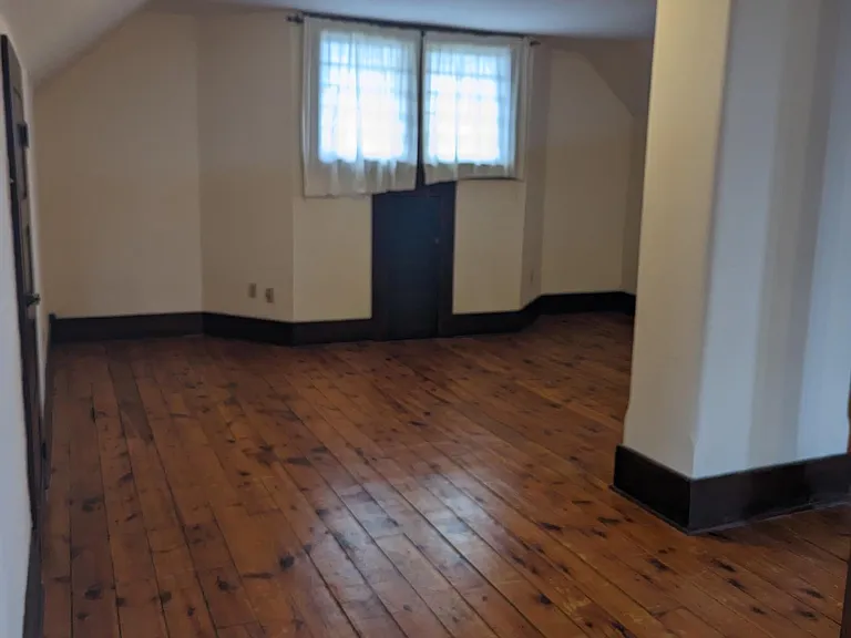 527 N Market St #3 — Photo 5