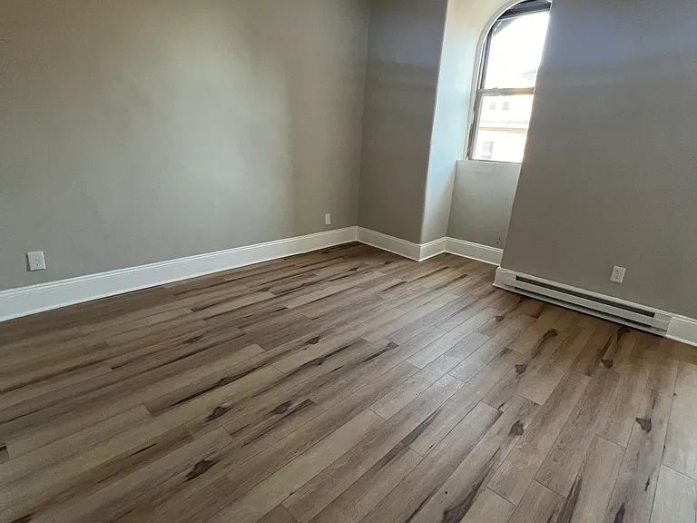 939 Spruce St #3R — Photo 4