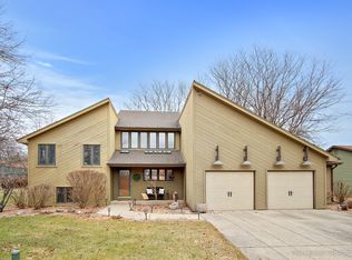 3S947 Thornapple Tree Rd, Sugar Grove, IL 60554