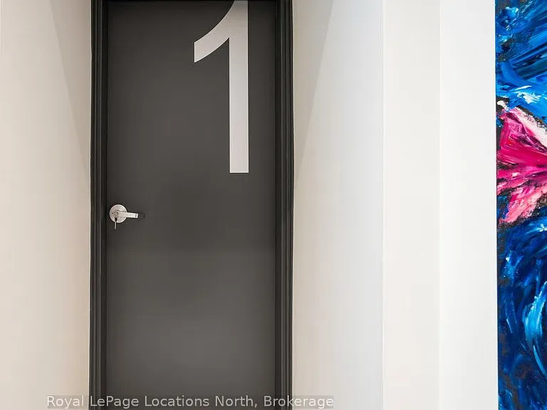 20 Alice St E #1 — Photo 6