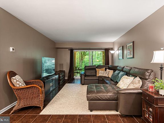 3rd image of 5804 Cove Landing Rd APT 101
