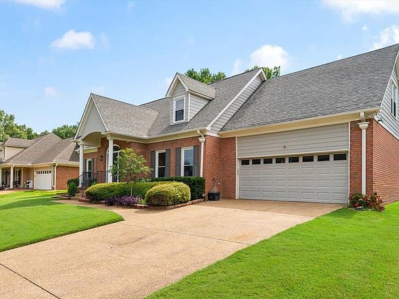 3rd image of 958 Vivian Leigh Ln