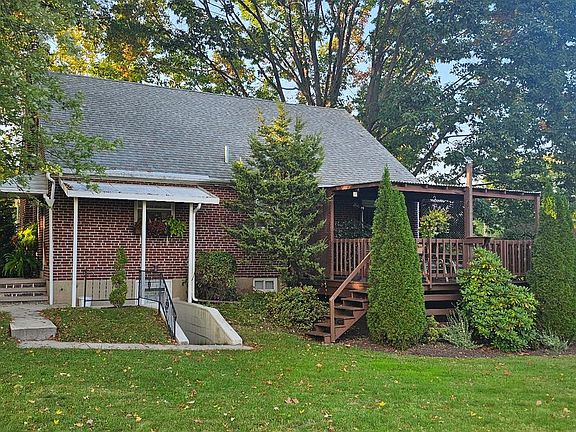 5th image of 638 Mountain View Rd