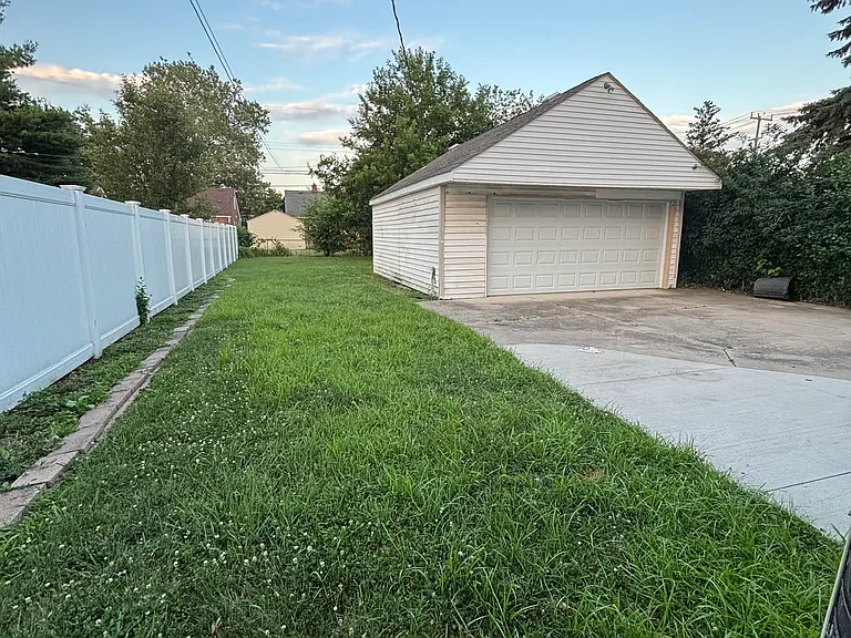 9725 Ruth Ave — Photo 22