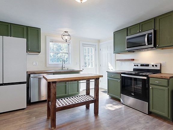 3rd image of 50 Whiting St
