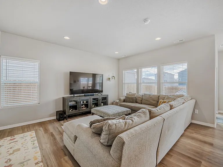 8116 Kittrick Pl — Photo 5