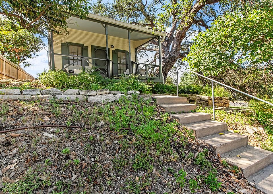 1st image of 209 S Milam St