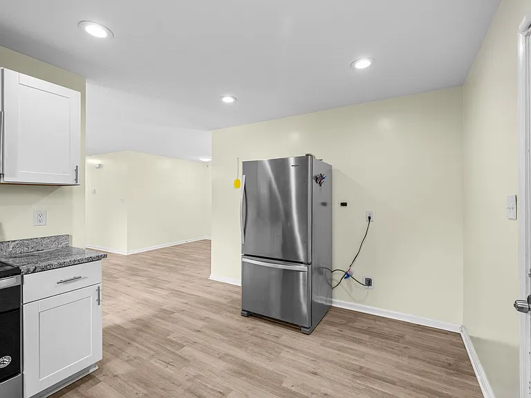 103 Oakwood Ct — Photo 17