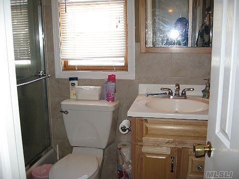 4th image of 2619 Clarendon Ave