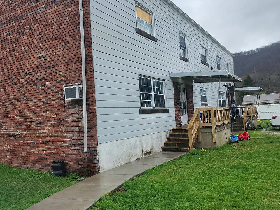1704 Orchard Ave