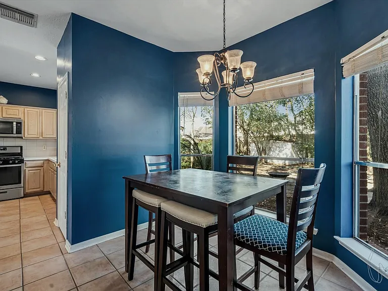 2630 Lakeway Dr — Photo 9