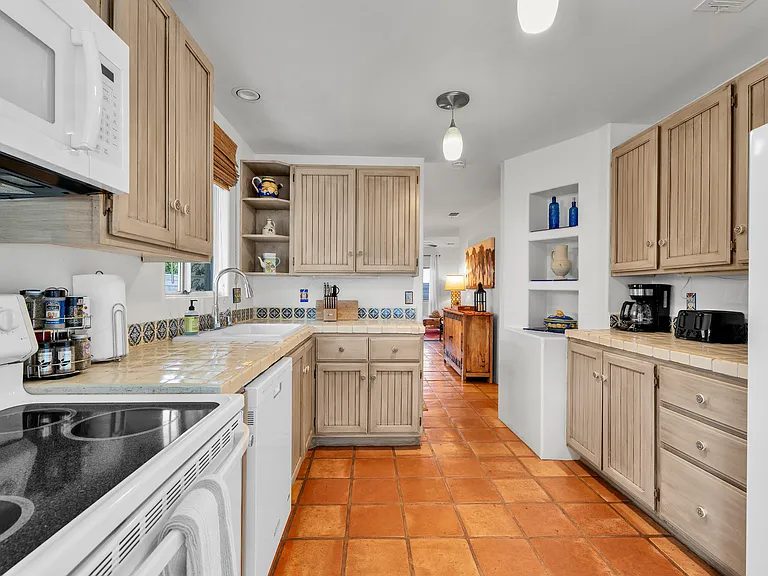 52420 Avenida Juarez — Photo 12