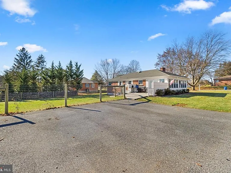 11837 Robinwood Dr — Photo 3