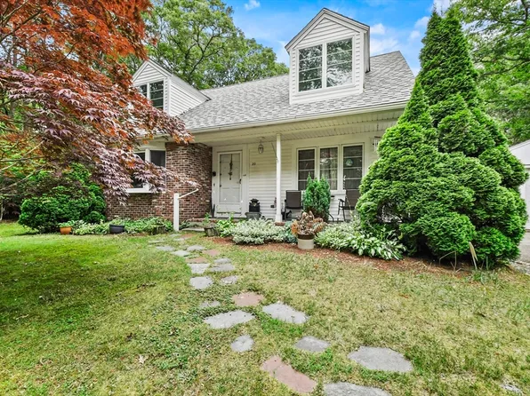 20 Helen Dr, East Falmouth, MA 02536