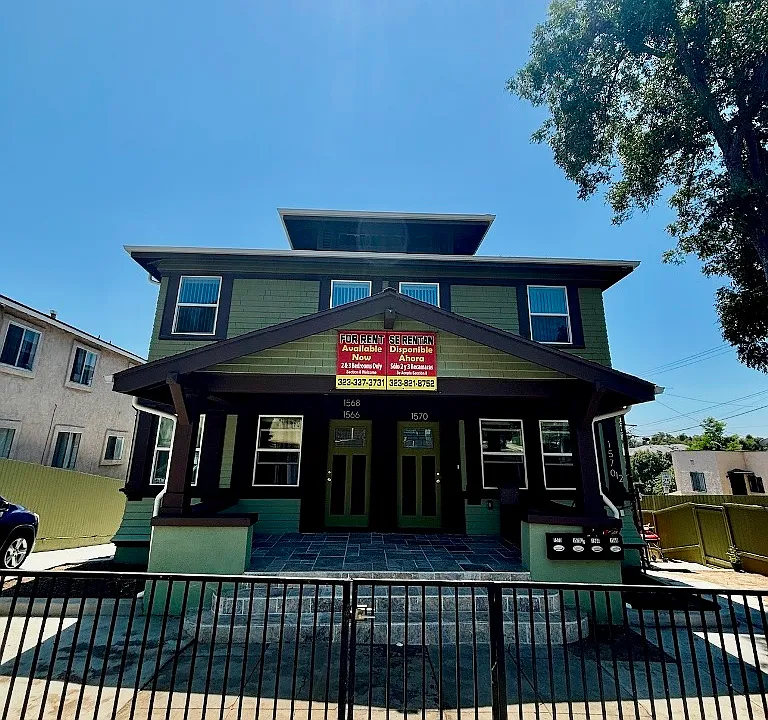 1570 W 17th St
