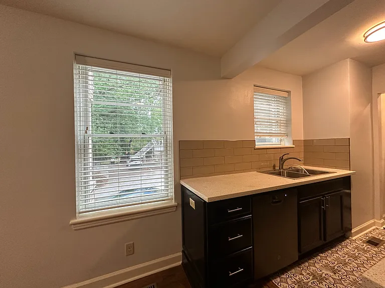 Louisiana Terrace — Photo 19