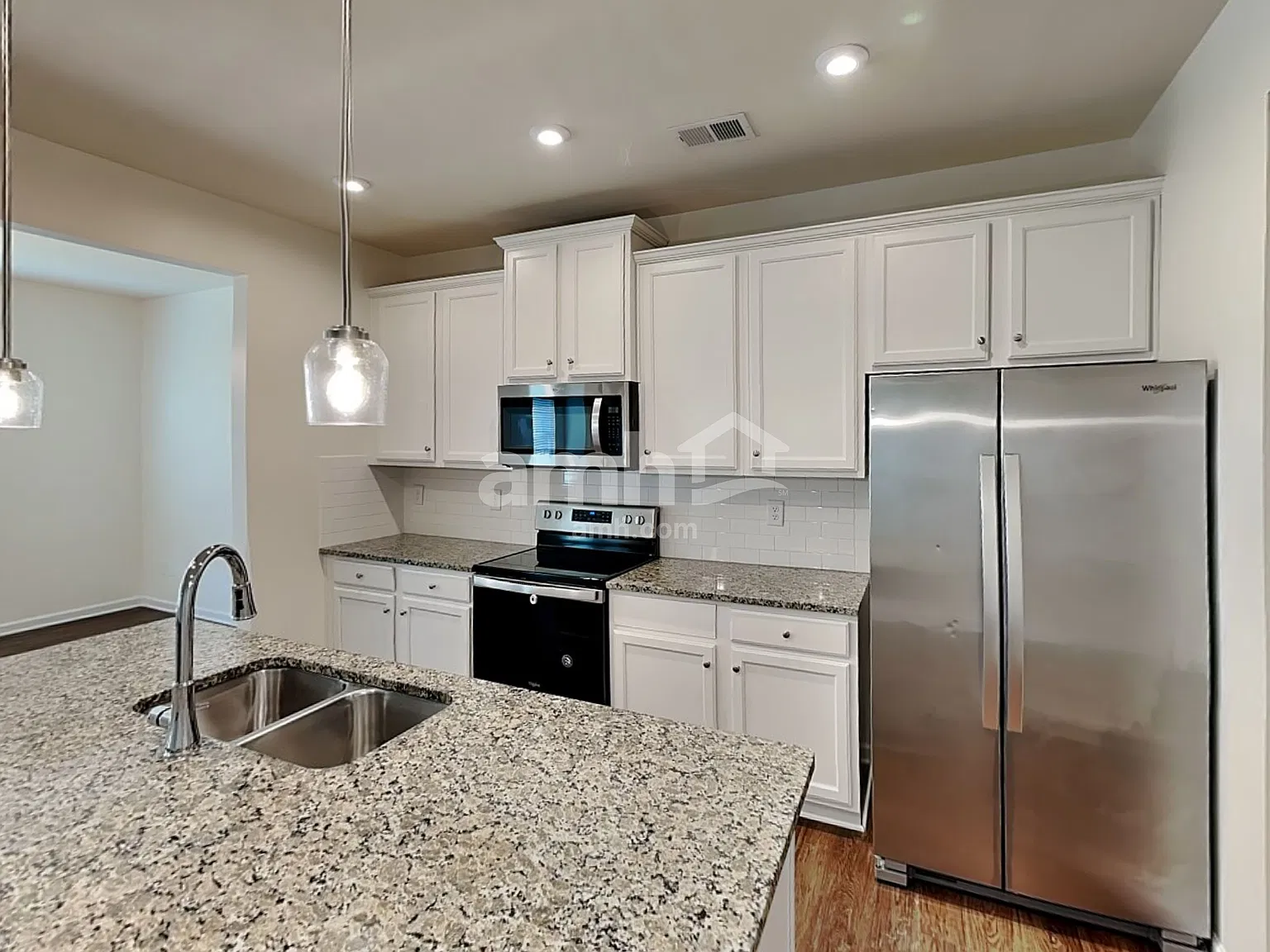 4 bed, 2.5 bath, 2090 sqft, $2,545 — Photo 4