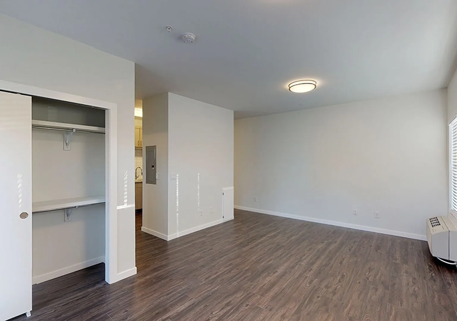 1298 Meade St — Photo 1
