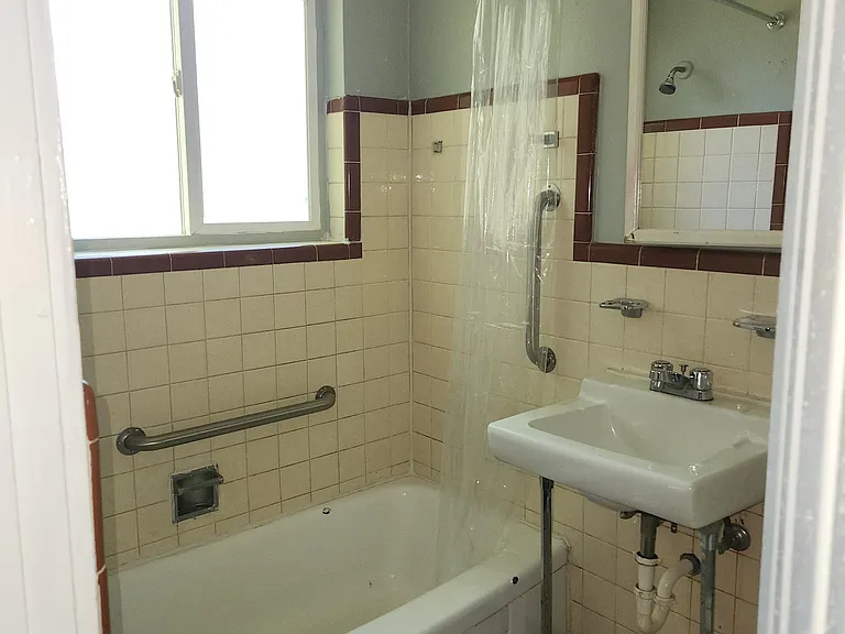 1931 Clinton St #7 — Photo 9