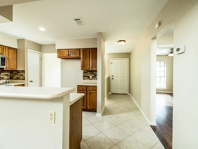 2403 Bayberry Ln — Photo 8
